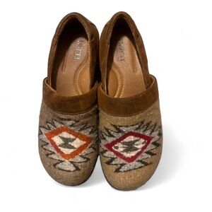 Born Brown Slip-On Handcrafted Clogs Wool Shoes with Textured Sole
